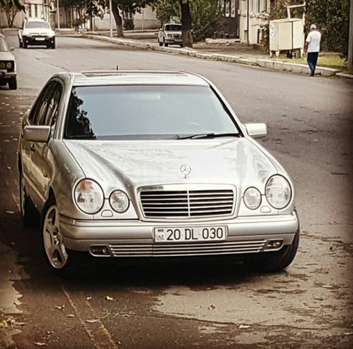 Mercedes E 200 1997, 182,300 km - 2.0 l - Gəncə
