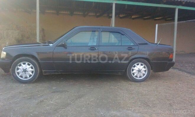 Mercedes 190 1990, 14,812 km - 1.8 л - 