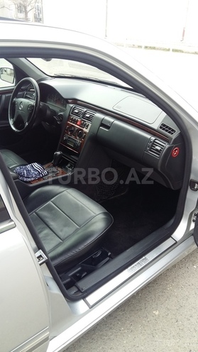 Mercedes E 270 2000, 328,000 km - 2.7 l - Bakı