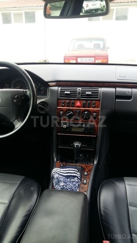Mercedes E 270 2000, 328,000 km - 2.7 l - Bakı