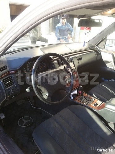Mercedes E 240 1997, 300,000 km - 2.4 l - Mingəçevir