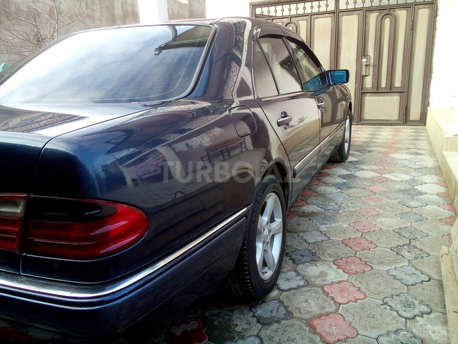 Mercedes E 200 1999, 329,841 km - 2.0 л - Bakı