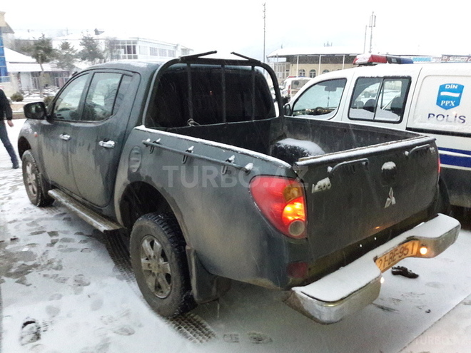 Mitsubishi L200 2007, 170,000 km - 2.5 l - Gədəbəy