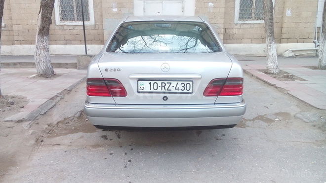 Mercedes E 280 1996, 256,000 km - 2.8 l - Sumqayıt