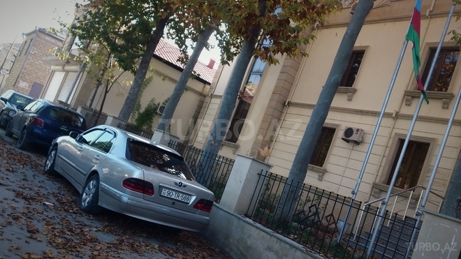 Mercedes E 270 1999, 233,000 km - 2.7 l - Bakı
