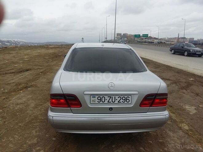 Mercedes E 270 2001, 267,000 km - 2.7 l - Bakı