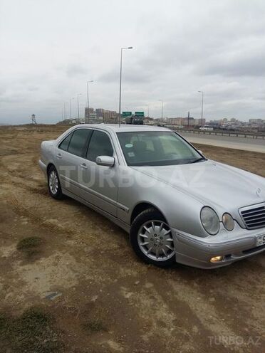 Mercedes E 270 2001, 267,000 km - 2.7 l - Bakı