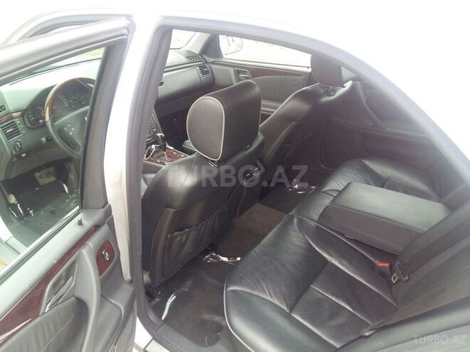 Mercedes E 270 2001, 267,000 km - 2.7 l - Bakı