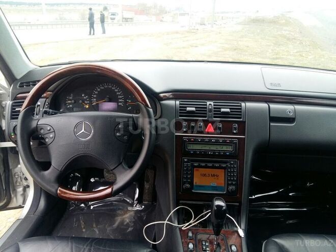 Mercedes E 270 2001, 267,000 km - 2.7 l - Bakı