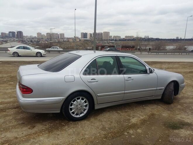Mercedes E 270 2001, 267,000 km - 2.7 l - Bakı