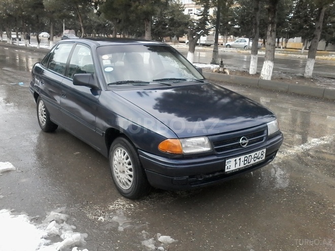 Opel Astra 1993, 245,000 km - 1.6 l - Sumqayıt