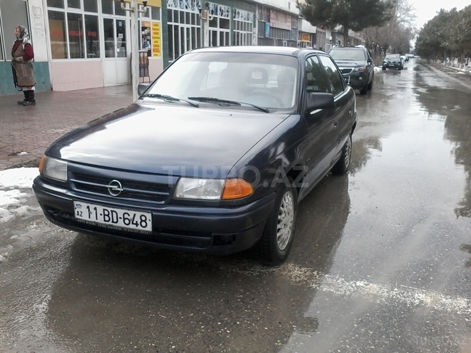Opel Astra 1993, 245,000 km - 1.6 l - Sumqayıt