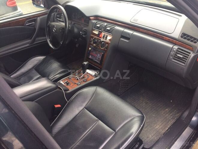 Mercedes E 240 2000, 245,000 km - 2.6 l - Bakı