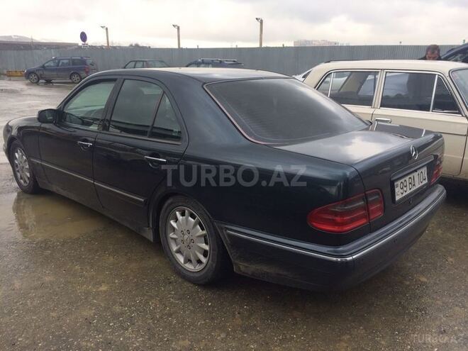 Mercedes E 240 2000, 245,000 km - 2.6 l - Bakı