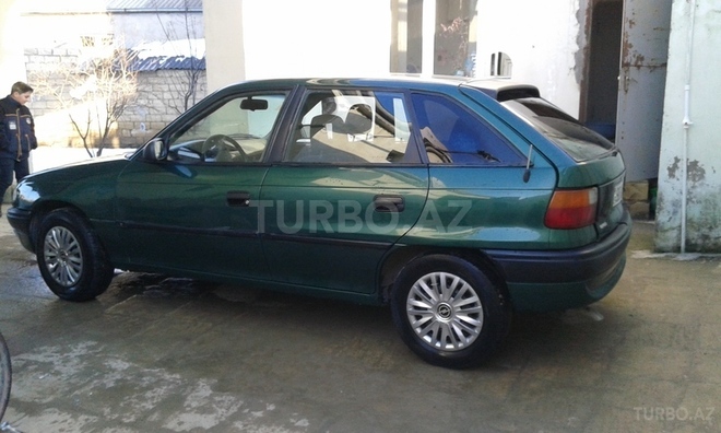 Opel Astra 1996, 300,000 km - 1.6 l - Bakı