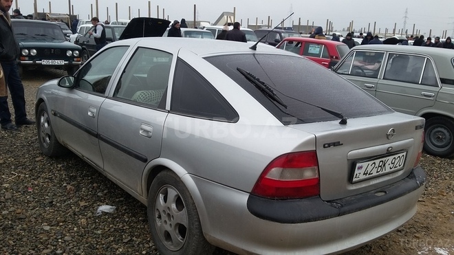 Opel Vectra 1996, 200,000 km - 2.0 l - Gəncə