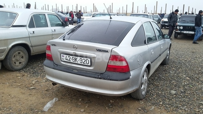 Opel Vectra 1996, 200,000 km - 2.0 l - Gəncə