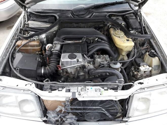 Mercedes E 250 1994, 343,015 km - 2.5 l - Bakı