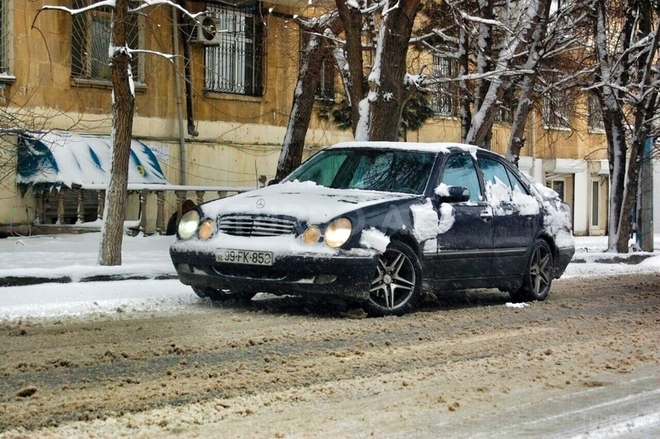 Mercedes E 220 2001, 247,000 km - 2.2 l - Bakı