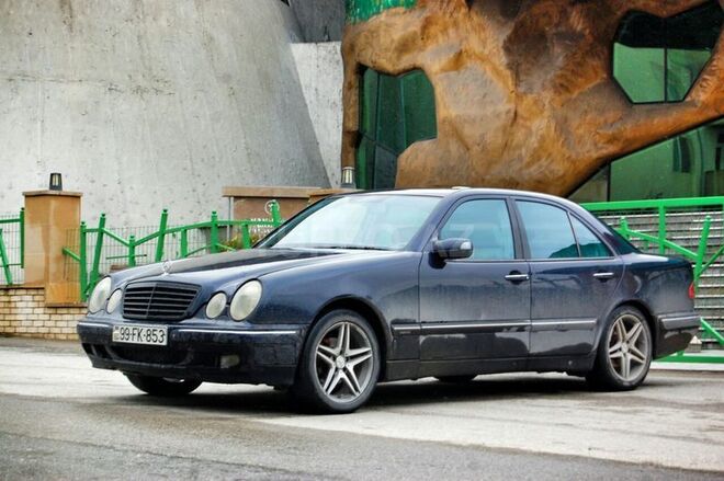 Mercedes E 220 2001, 247,000 km - 2.2 l - Bakı