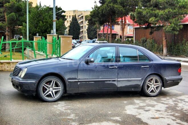 Mercedes E 220 2001, 247,000 km - 2.2 l - Bakı