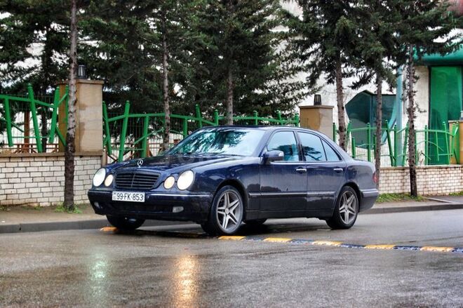 Mercedes E 220 2001, 247,000 km - 2.2 l - Bakı