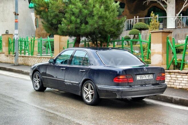 Mercedes E 220 2001, 247,000 km - 2.2 l - Bakı