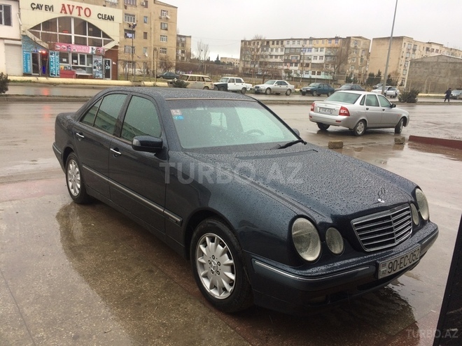 Mercedes E 240 2000, 213,000 km - 2.6 l - Sumqayıt