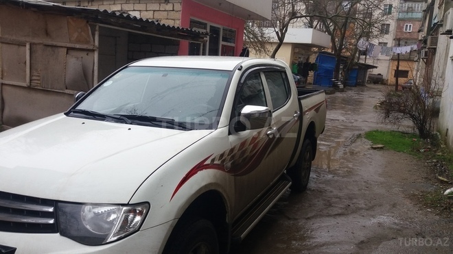 Mitsubishi L200 2013, 97,600 km - 0.2 л - Bakı