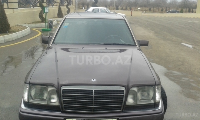 Mercedes E 220 1995, 386,411 km - 2.2 l - Beyləqan