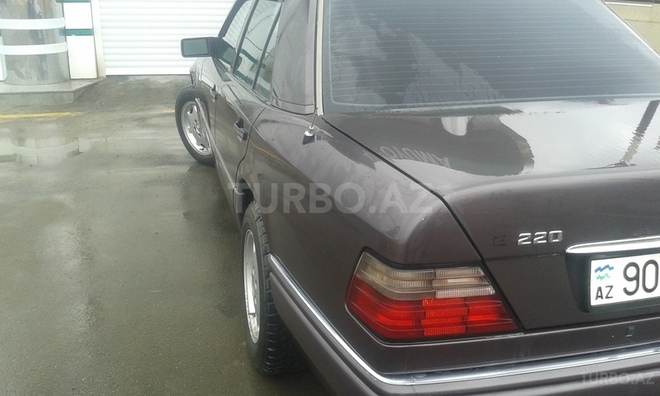 Mercedes E 220 1995, 386,411 km - 2.2 l - Beyləqan