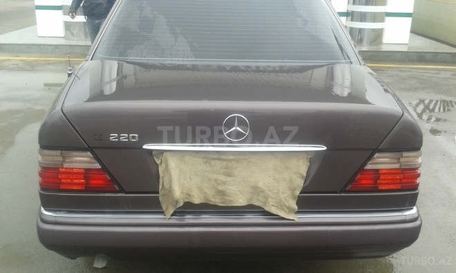 Mercedes E 220 1995, 386,411 km - 2.2 l - Beyləqan