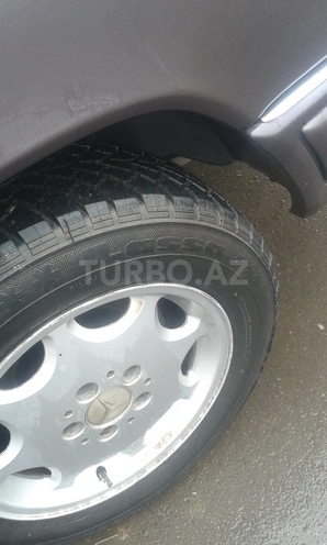 Mercedes E 220 1995, 386,411 km - 2.2 l - Beyləqan