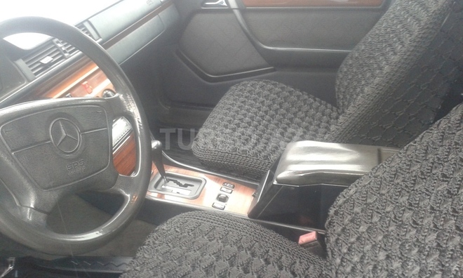 Mercedes E 220 1995, 386,411 km - 2.2 l - Beyləqan