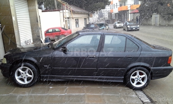 BMW 318 1993, 215,000 km - 1.8 l - Bakı