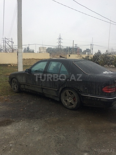 Mercedes E 320 2001, 200,000 km - 3.2 л - Yevlax
