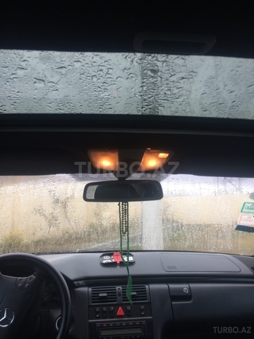 Mercedes E 320 2001, 200,000 km - 3.2 л - Yevlax
