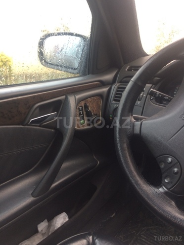 Mercedes E 320 2001, 200,000 km - 3.2 л - Yevlax