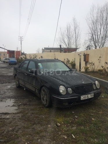 Mercedes E 320 2001, 200,000 km - 3.2 л - Yevlax