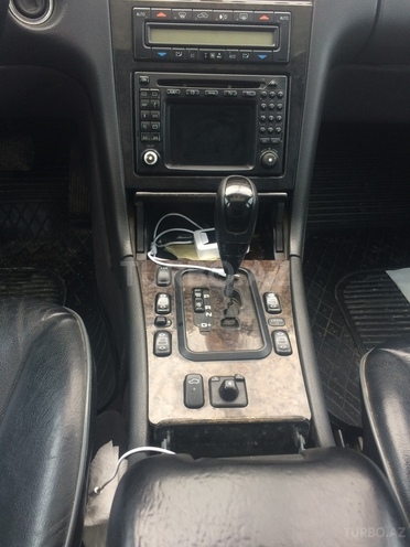 Mercedes E 320 2001, 200,000 km - 3.2 л - Yevlax