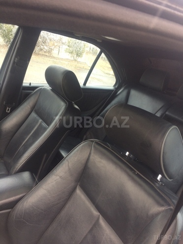 Mercedes E 320 2001, 200,000 km - 3.2 л - Yevlax