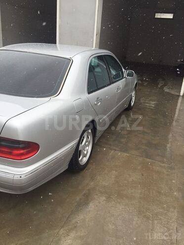 Mercedes E 270 2000, 260,000 km - 2.7 л - Sabirabad