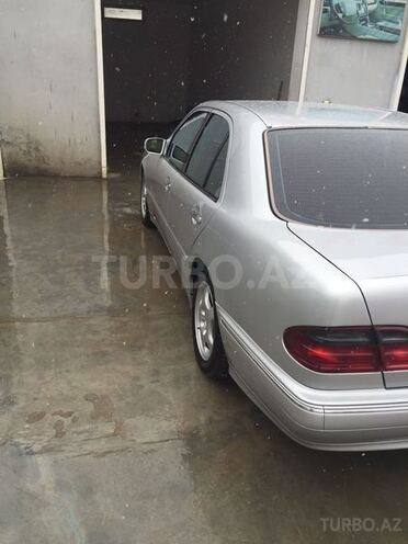 Mercedes E 270 2000, 260,000 km - 2.7 л - Sabirabad