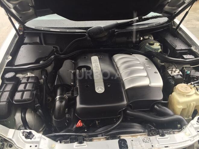Mercedes E 270 2000, 260,000 km - 2.7 л - Sabirabad