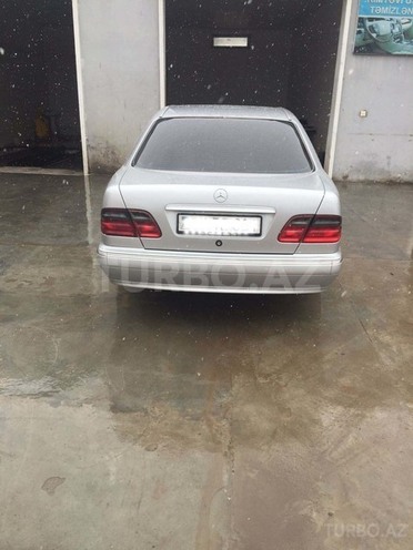 Mercedes E 270 2000, 260,000 km - 2.7 л - Sabirabad