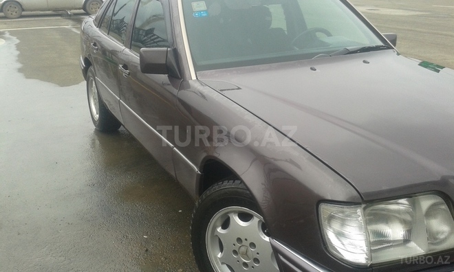 Mercedes E 220 1995, 317,453 km - 2.2 l - Cəbrayıl