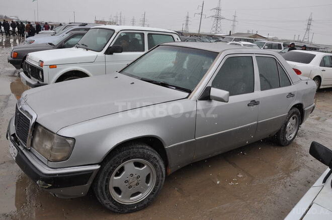 Mercedes E 250 1992, 300,000 km - 2.5 l - Bakı