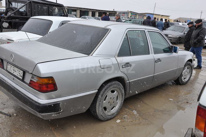 Mercedes E 250 1992, 300,000 km - 2.5 l - Bakı