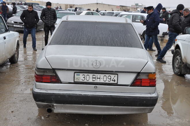 Mercedes E 250 1992, 300,000 km - 2.5 l - Bakı