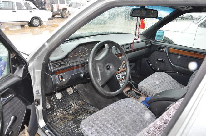 Mercedes E 250 1992, 300,000 km - 2.5 l - Bakı